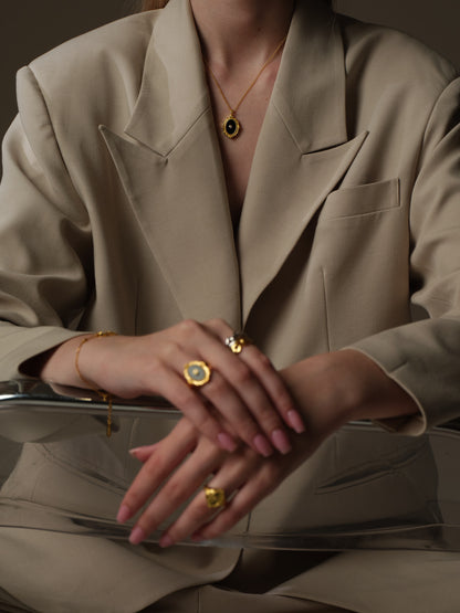 The Focused Collier Double Face
